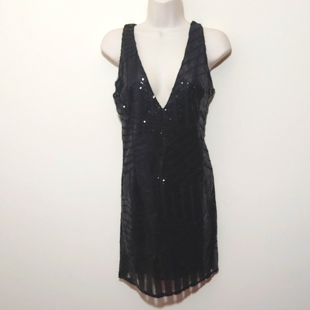 BBX LEPHSNT Size Medium Deep V-Neck Sequins Dress